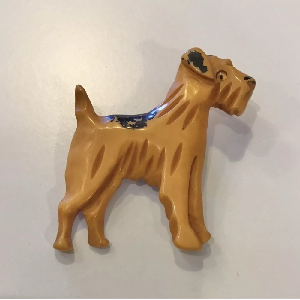Vintage Bakelite Carved Terrier Airedale Butterscotch Figural Dog Brooch Pin
